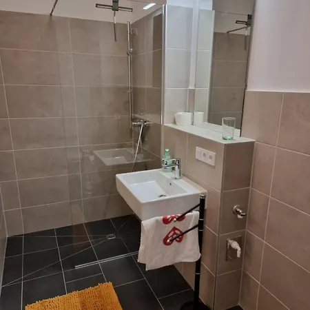 Exklusive Gartenwohnung, Freilassing, Bei Salzburg